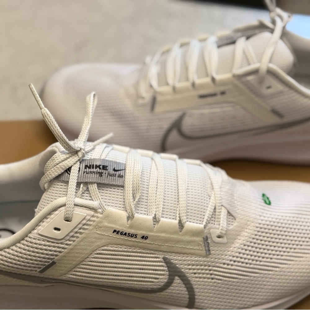 Nike Air Zoom Pegasus 40 White/Black | Men’s 16 | Excellent Condition